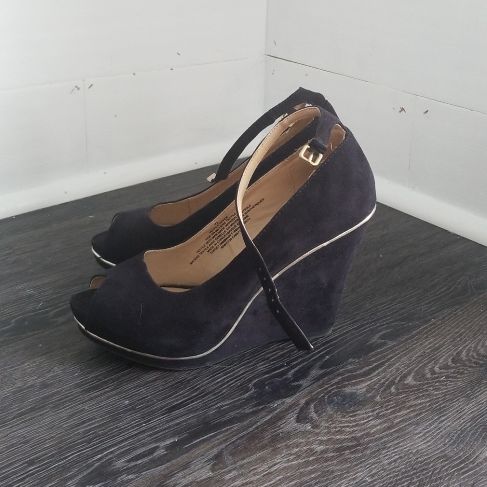 wedged sandals